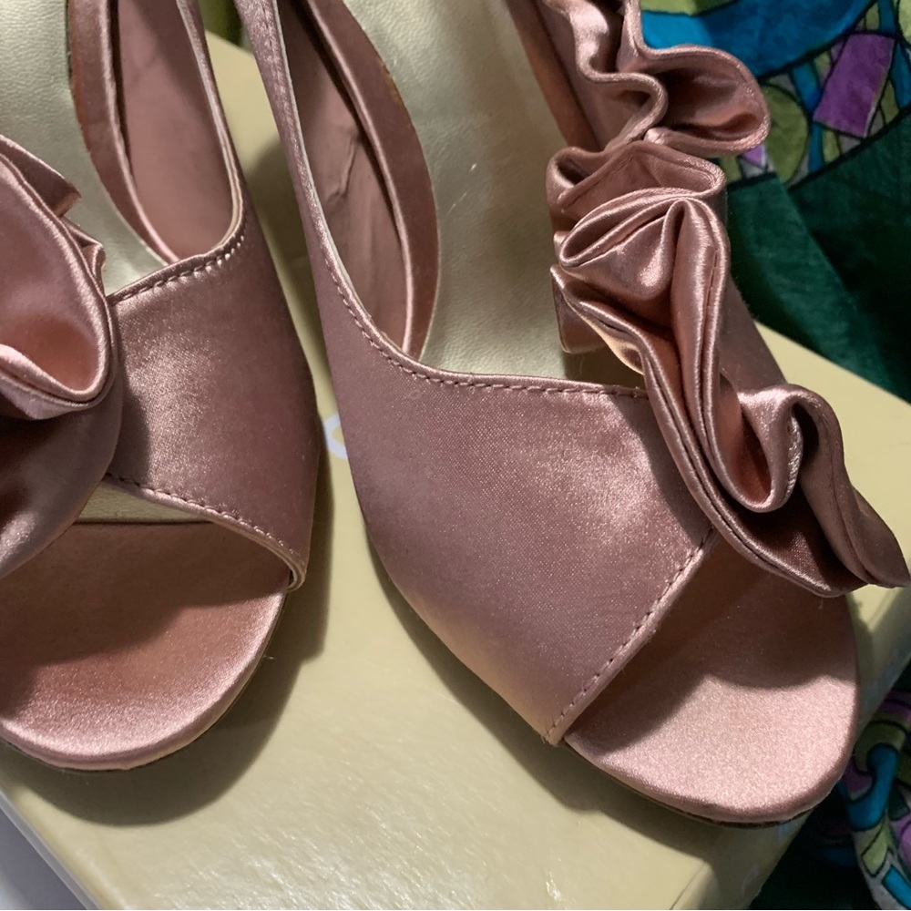Satin Pink Nude 8.5 opentoed Pumps - Picture 4 of 16